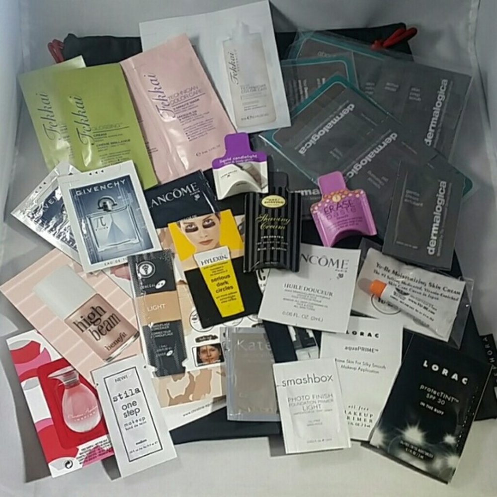 LOT OF 25 MAKEUP & SKINCARE SAMPLES